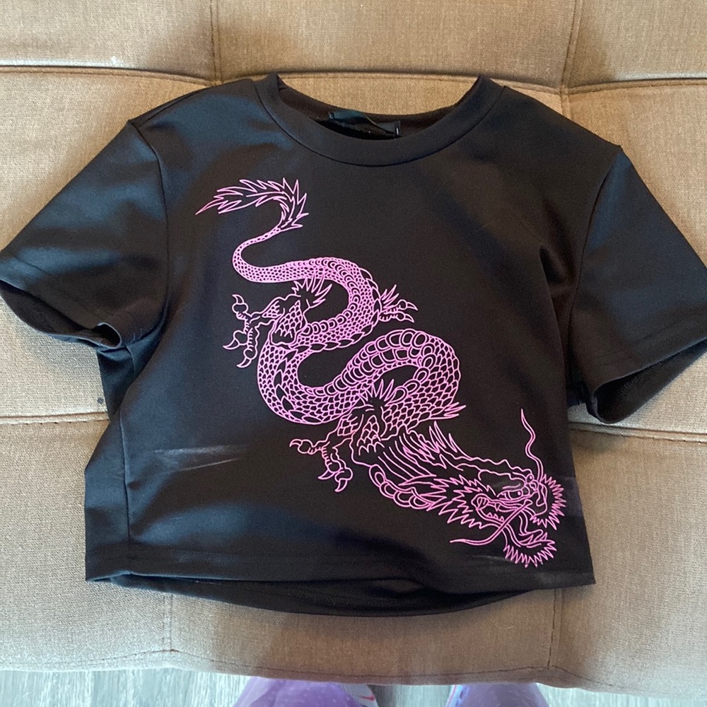 SHEIN black short sleeve crop top w/purple color dragon